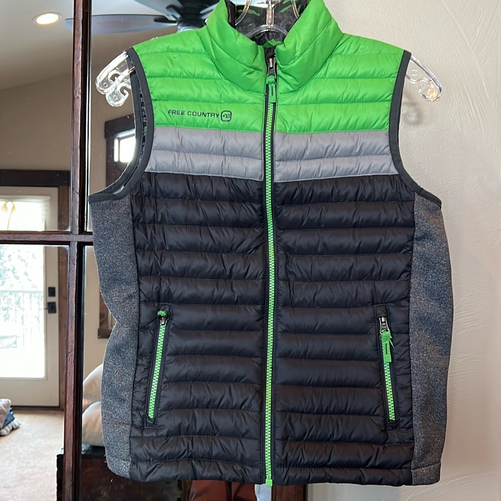 Free Country children’s puffy vest. Size: M (10-12)